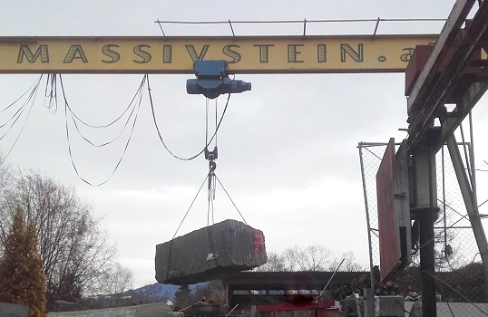Hart-Sandstein Quarz-Sandstein Rohblock Tranchen Stein-Platten grau Schwarzachtobler Sandstein Seilsäge Fertigung